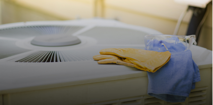Air conditioning unit with cleaning gloves
